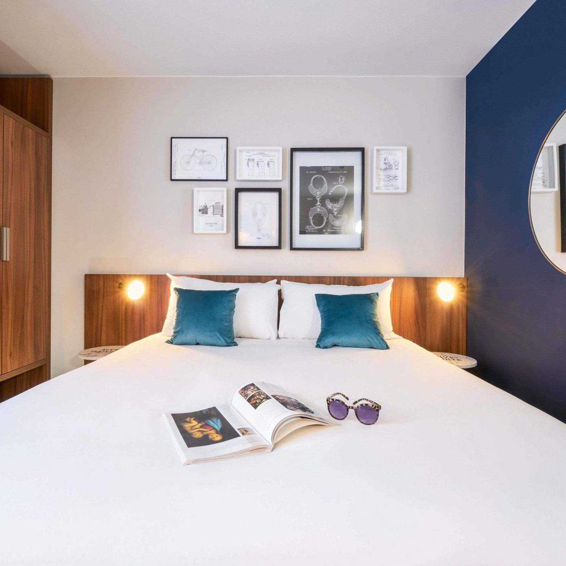 Junior Suite, 2 Double Beds, King Bed, Eiffel View, Sofa