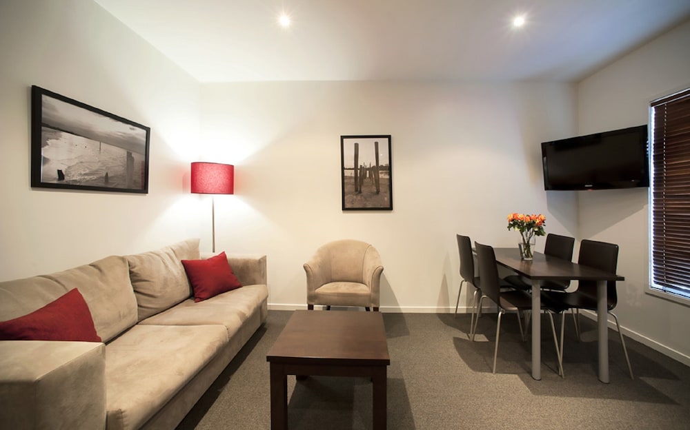 The Waves Serviced Apartments 39/52