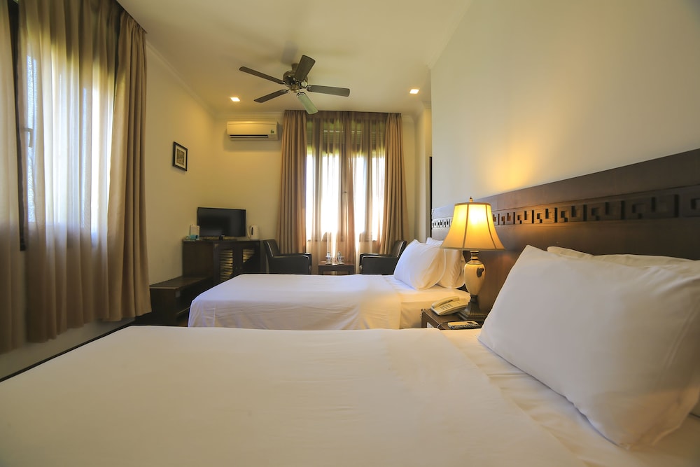 Chu Hotel 18/70