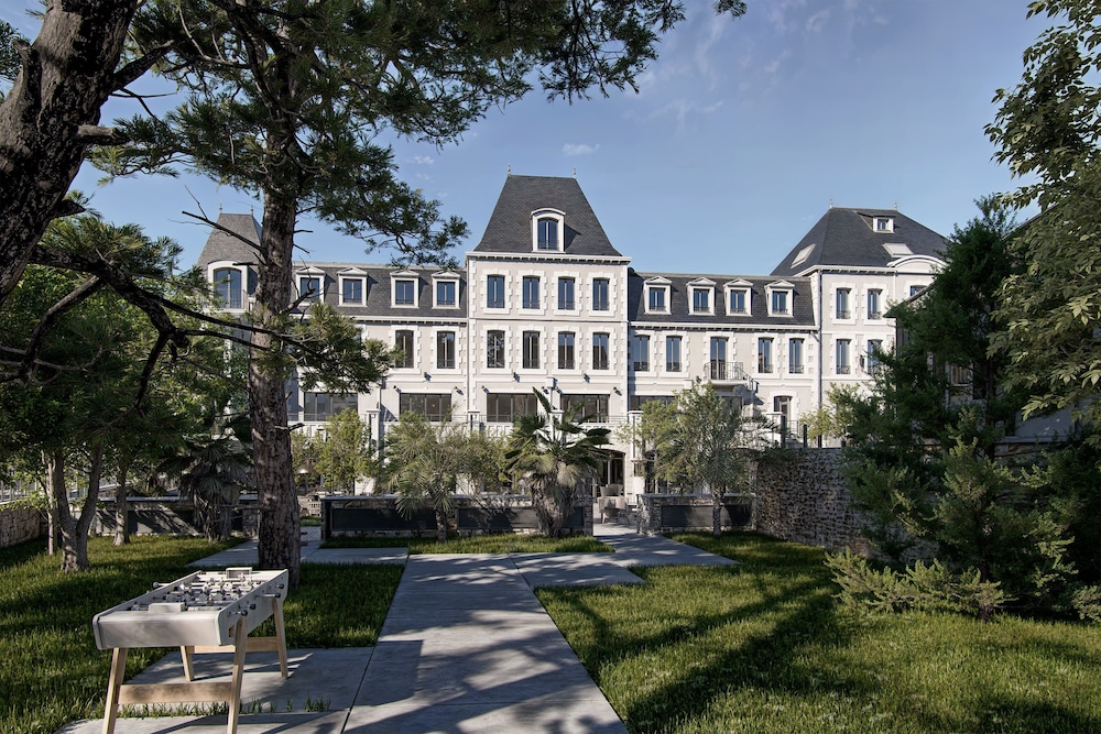 Grand Hotel de Courtoisville 68/73