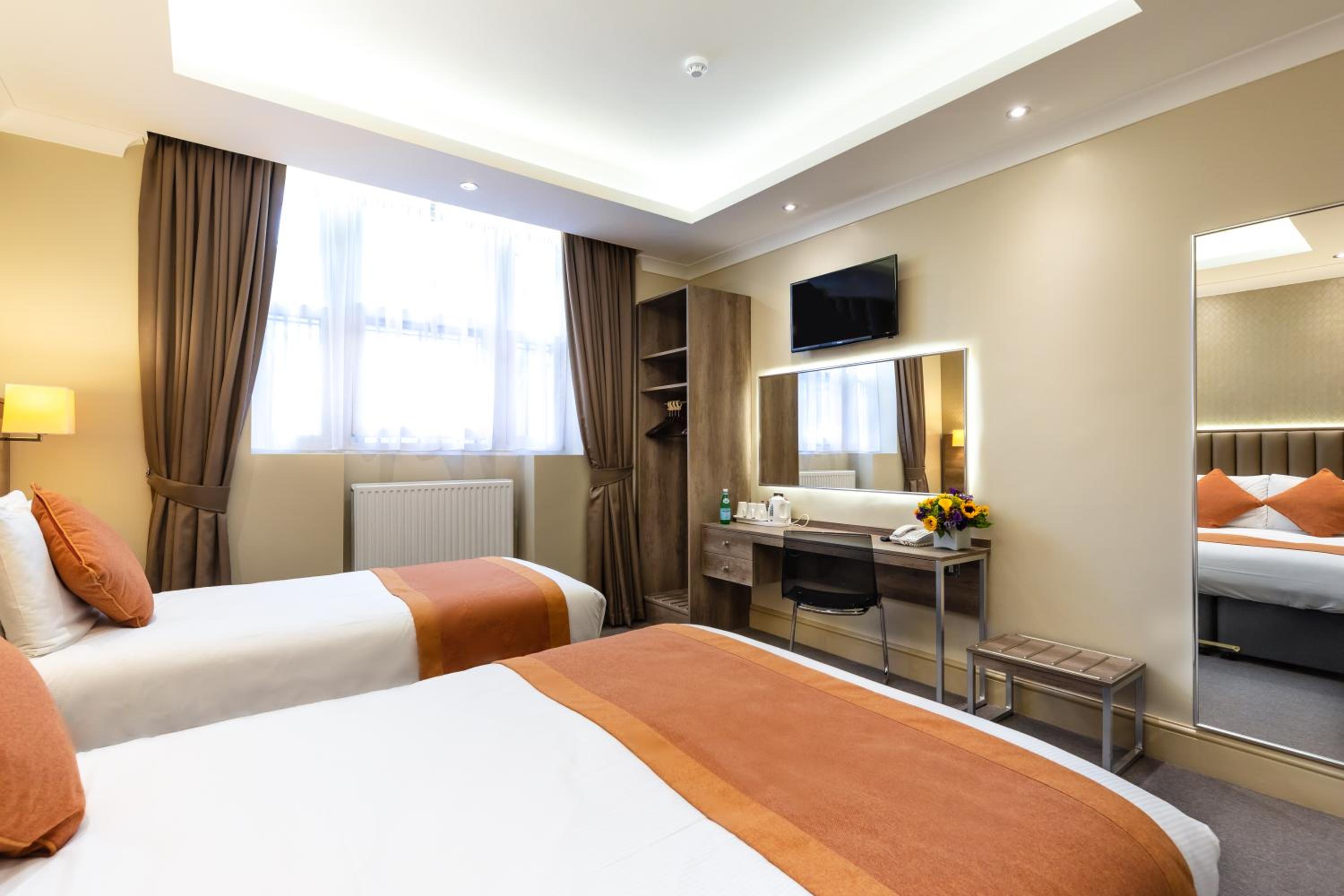 ROOM, TRIPLE, NO ELEVATOR