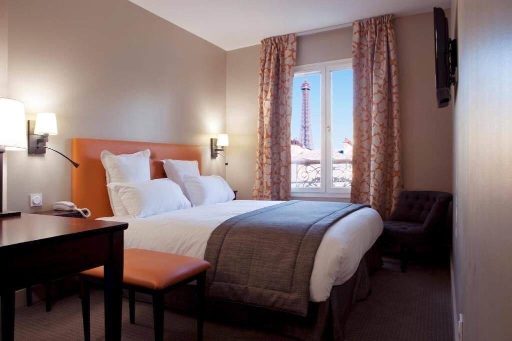 Classic, Twin Beds, Eiffel View