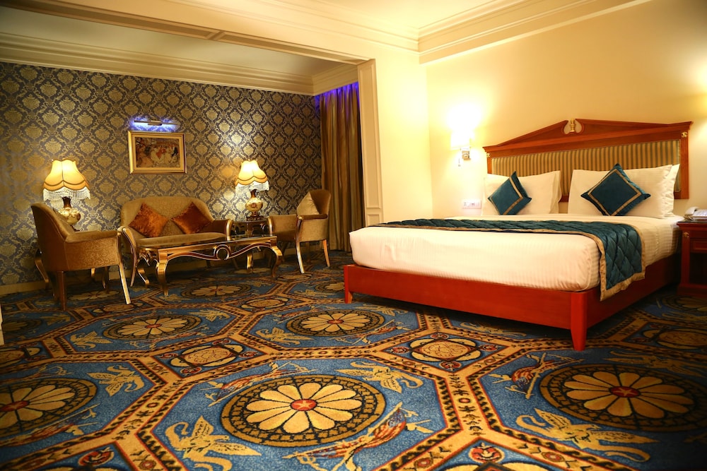 غرفة تنفيذية بسرير كينج، Ramada by Wyndham Amritsar 2/3