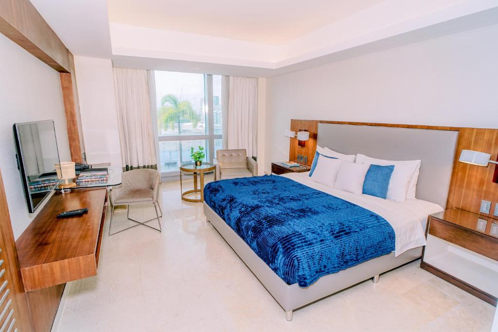 Business, Park, King Bed, Pool View