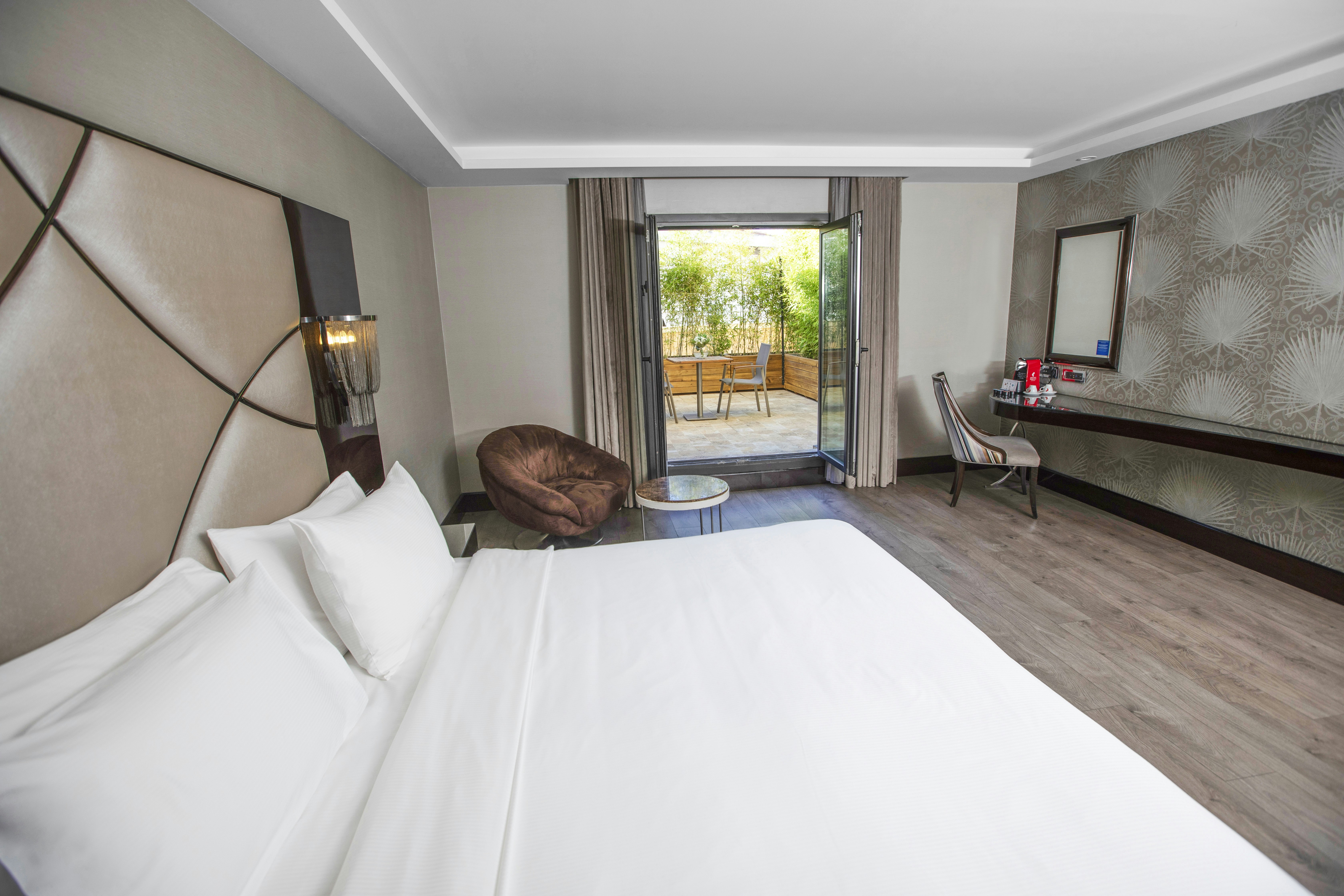 DELUXE, KING BED, TERRACE