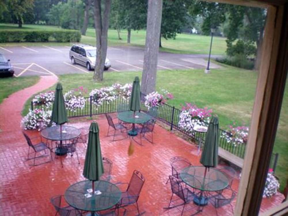 Montague Inn 39/73