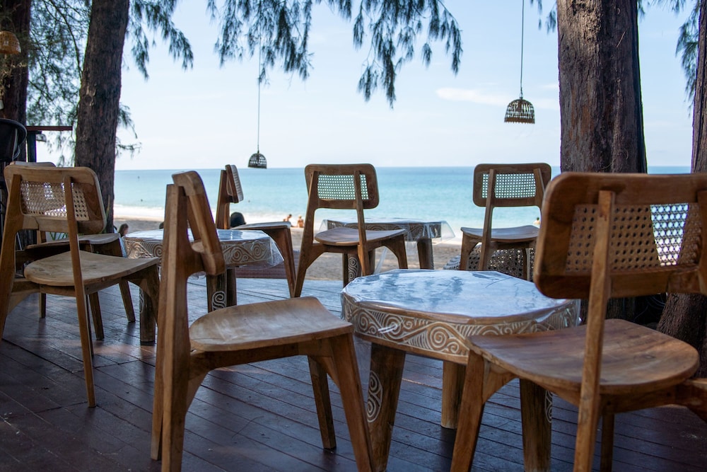 Long Beach Chalet 60/75