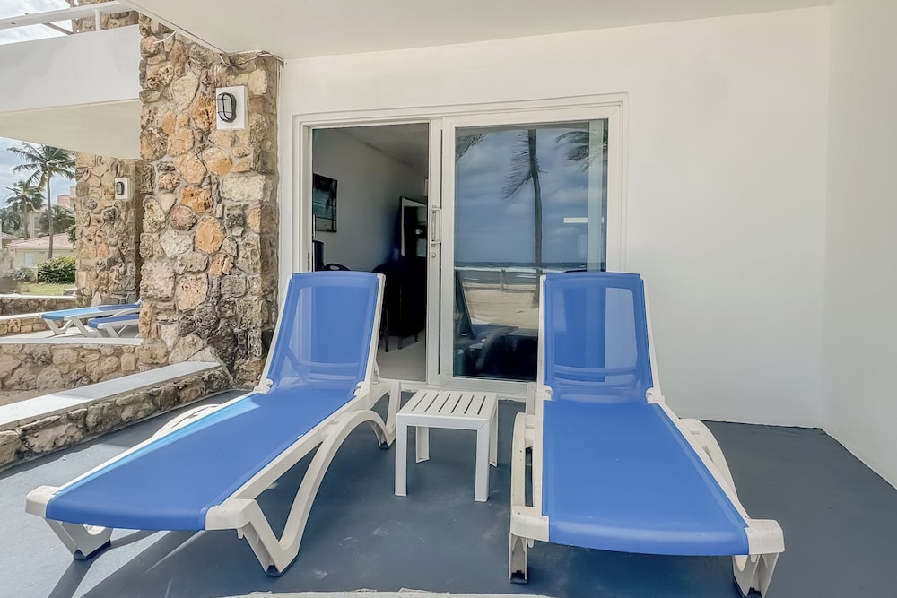 THE PALMS AT PELICAN COVE 54/66