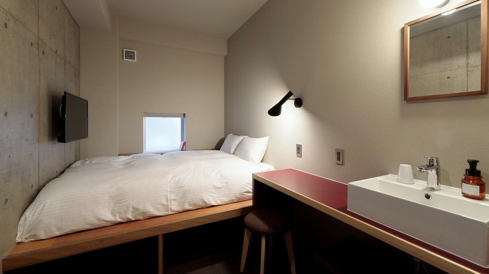 ROOM, DOUBLE BED