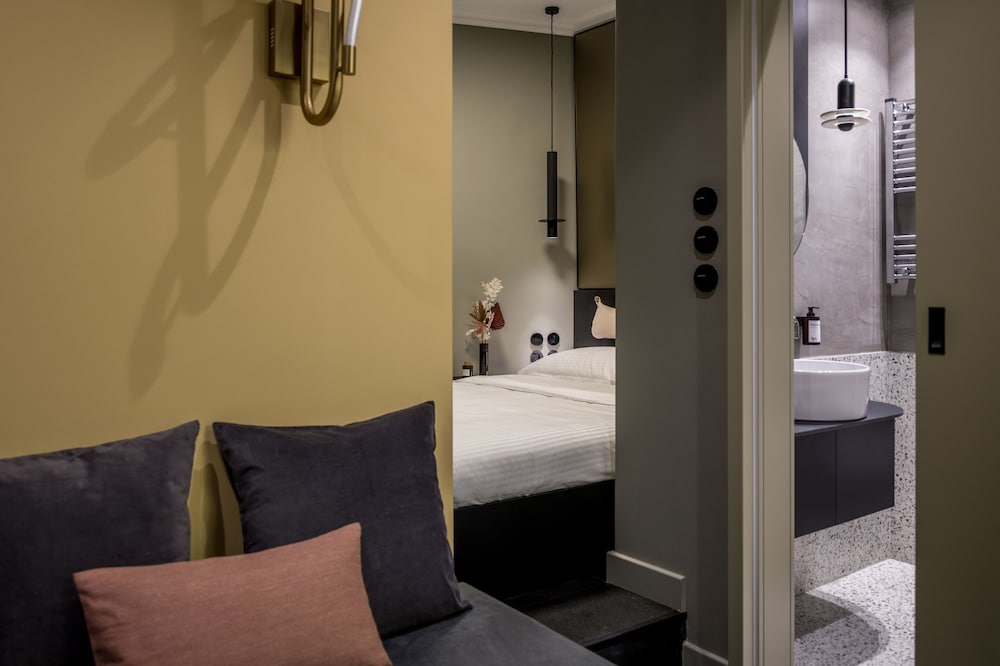 72 AD Suites 57/57