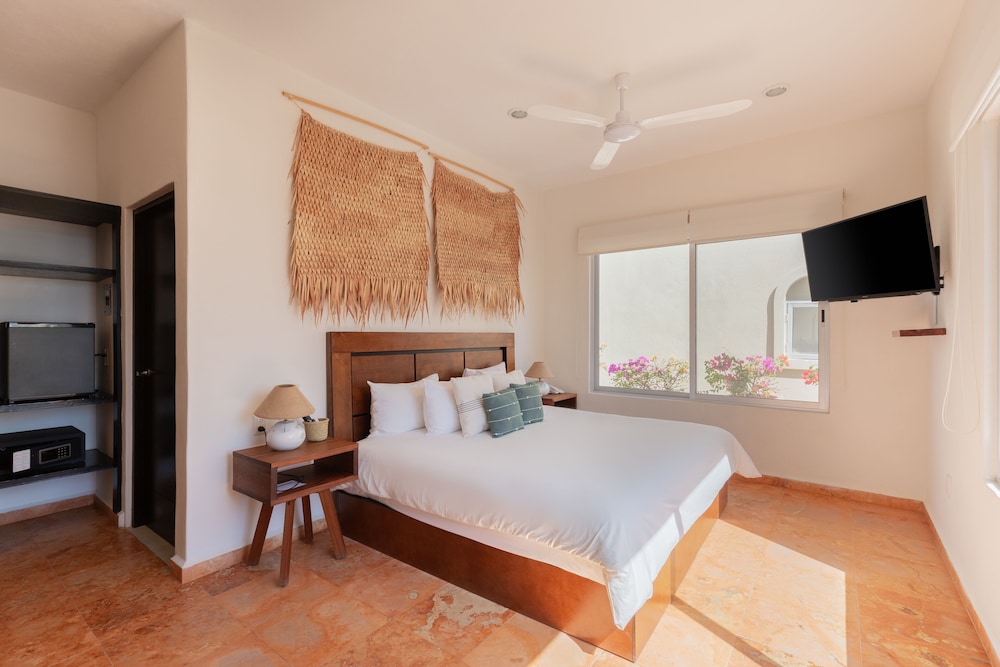 SUITE, GARDEN VIEW