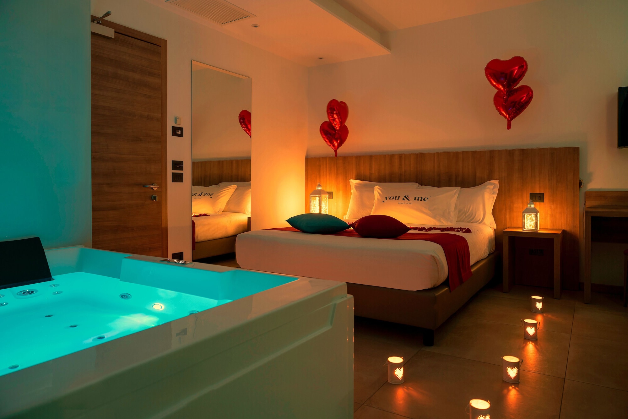 FRIENDS AND JUNIOR SUITE, SEA VIEW, HOT TUB