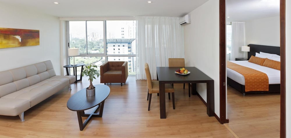 Estelar Medellin Apartaments 33/49