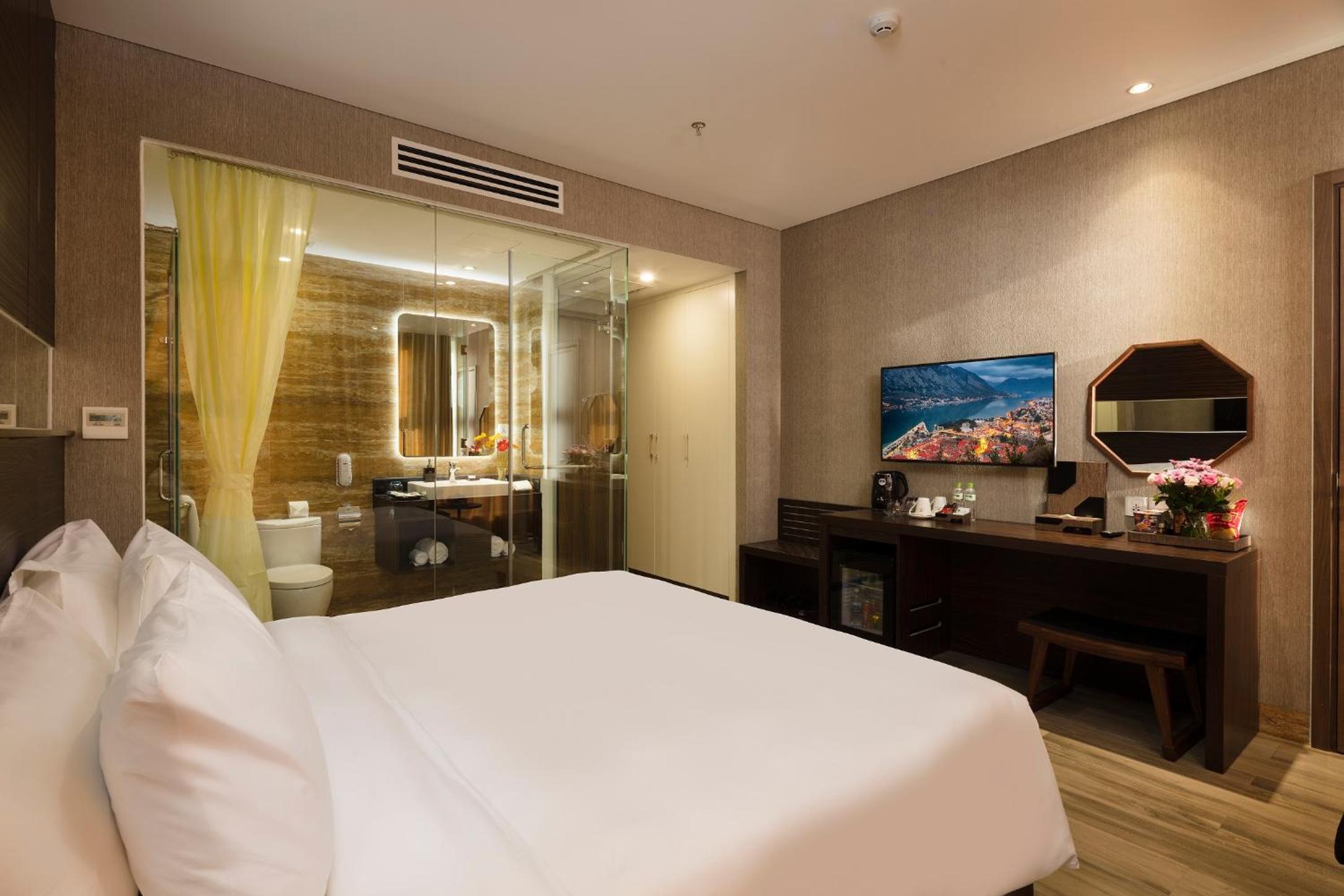 Deluxe, Queen Bed