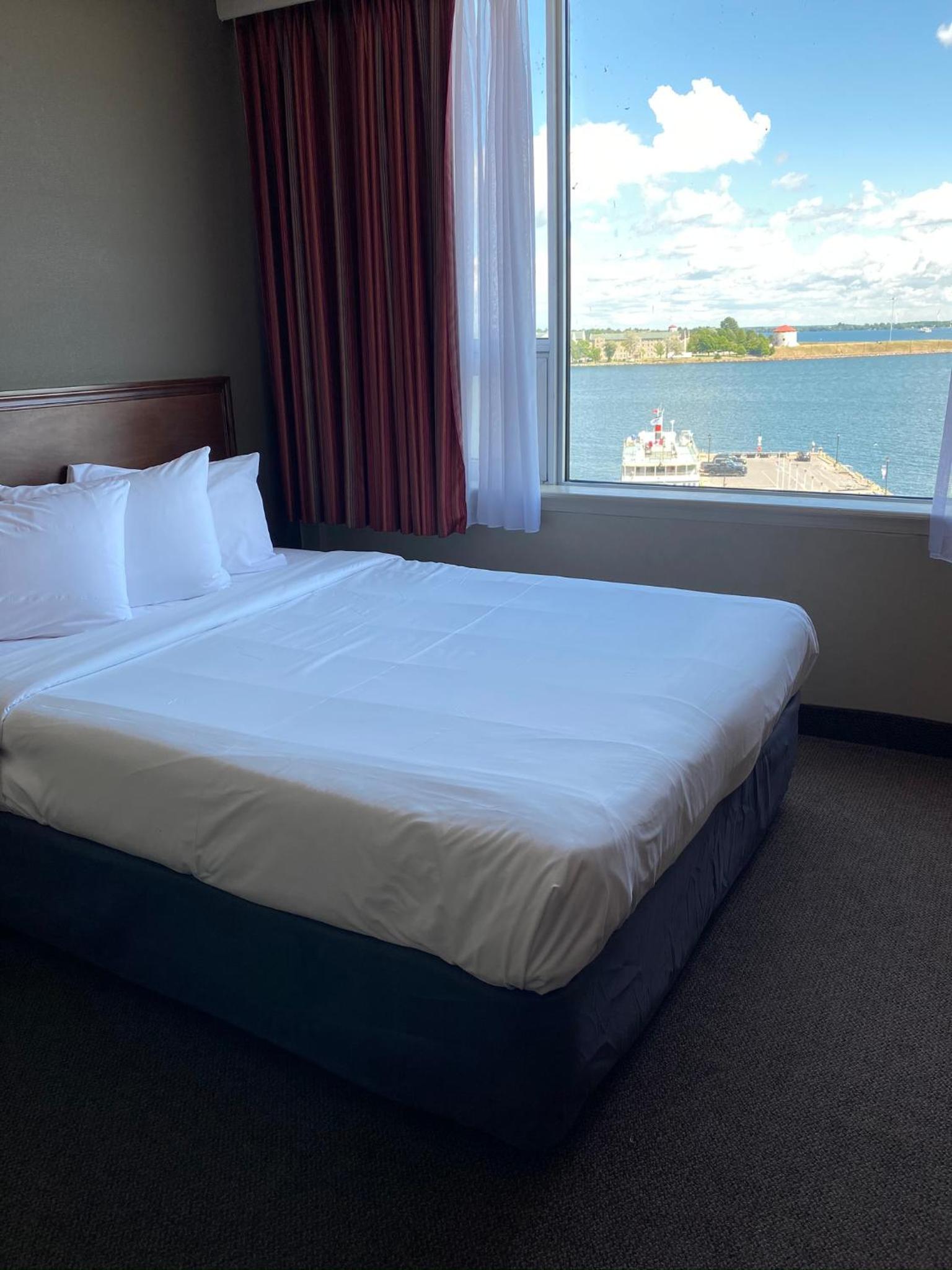 Room, Queen Bed, Lake View, Small