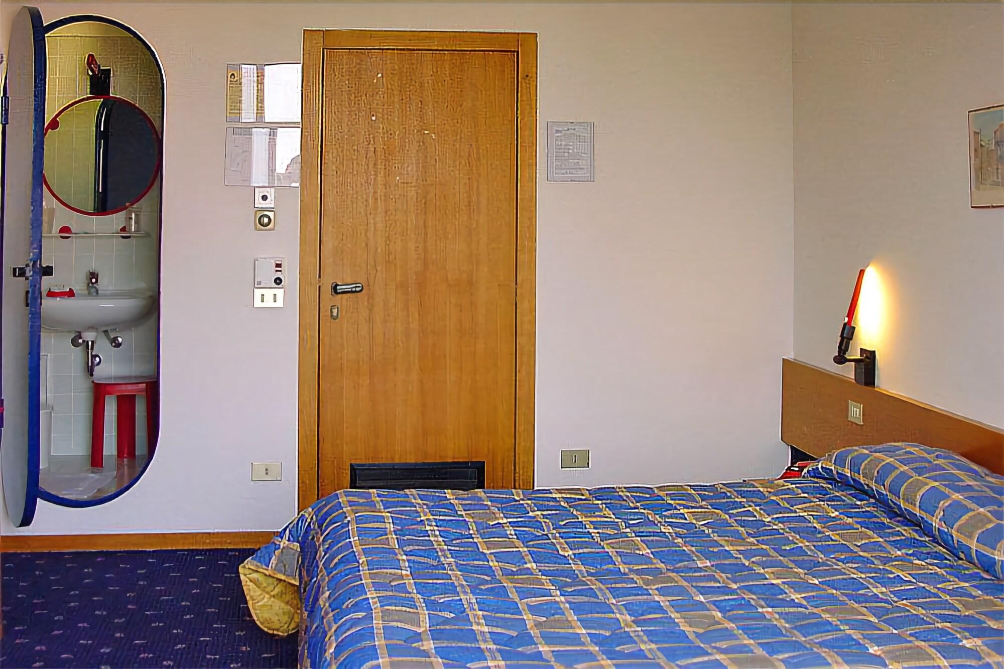 AZZURRA HOTEL 9/25