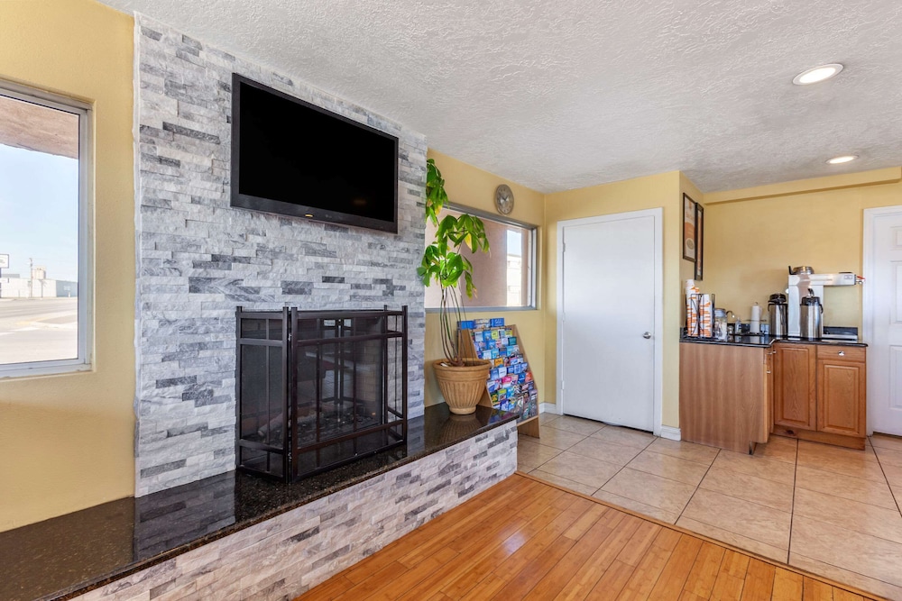 Econo Lodge Clovis 9/58