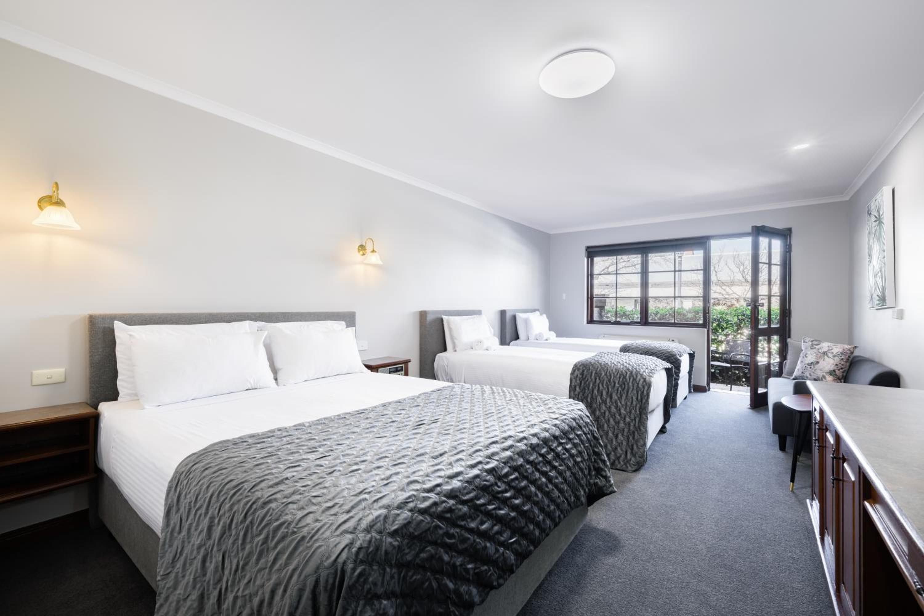 Courtyard, Deluxe, Twin Beds, 2 King Beds, Queen Bed, Pet Friendly