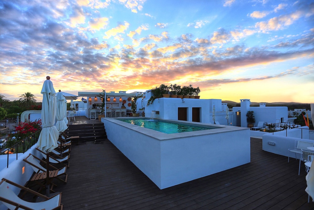 Gatzara Suites Santa Gertrudis 6/76