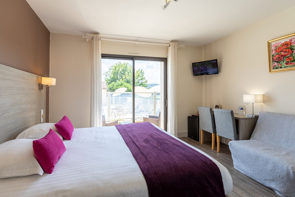 HOTEL L OUSTAL 9/50
