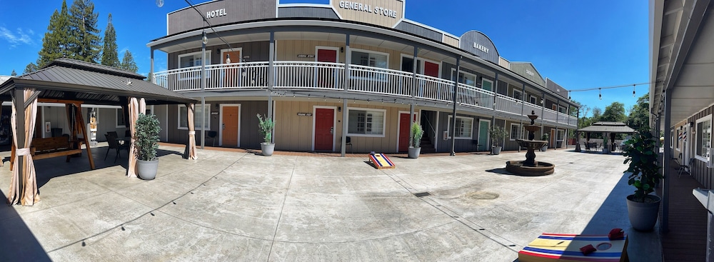 The Old West Inn 47/57