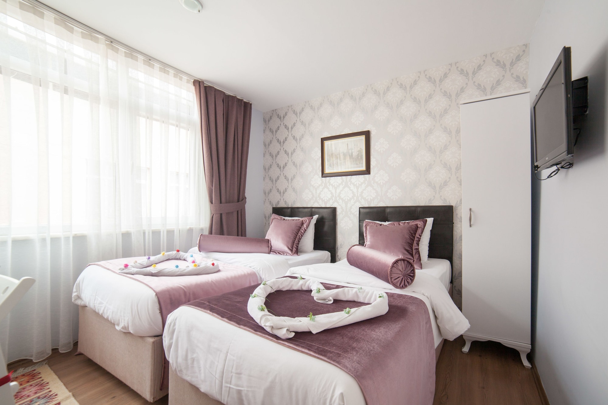 STANDARD, DOUBLE OR TWIN BED, CITY VIEW