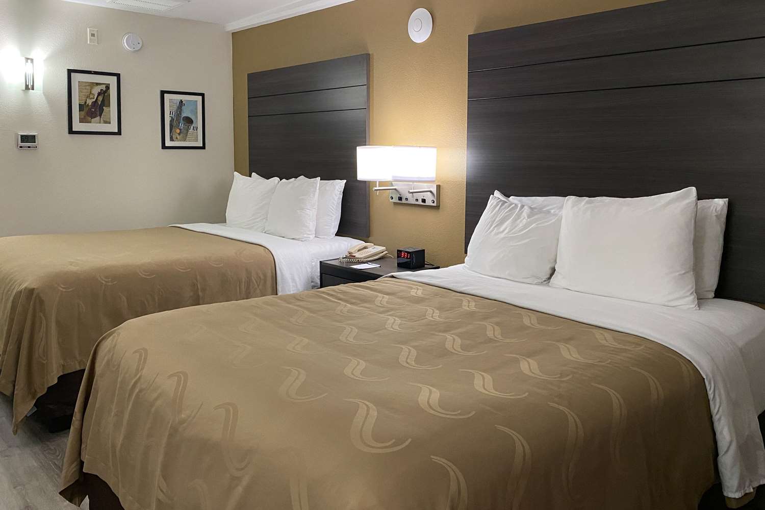 Suite, 1 King and 2 Queen Beds