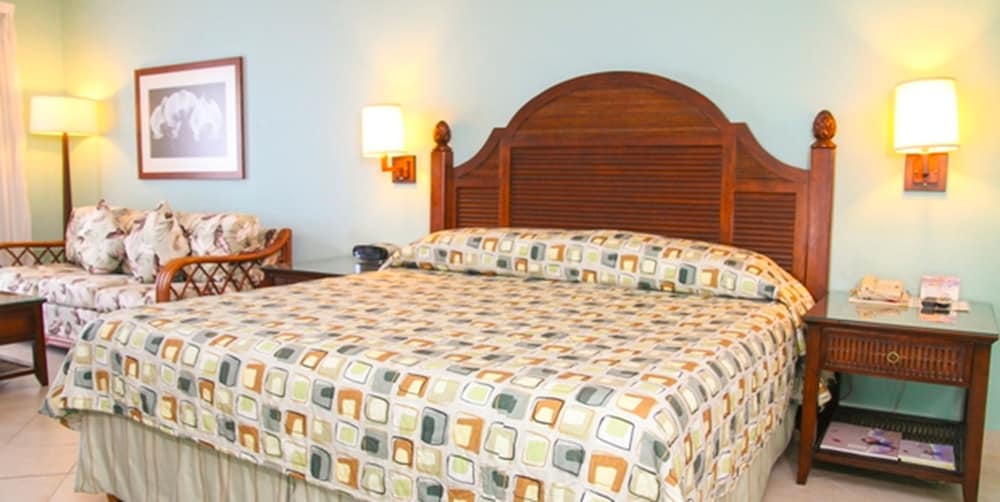 TRADE WINDS HOTEL 18/69