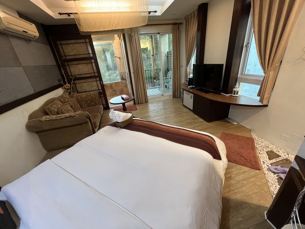 Ming-Jun Holiday Inn 29/71