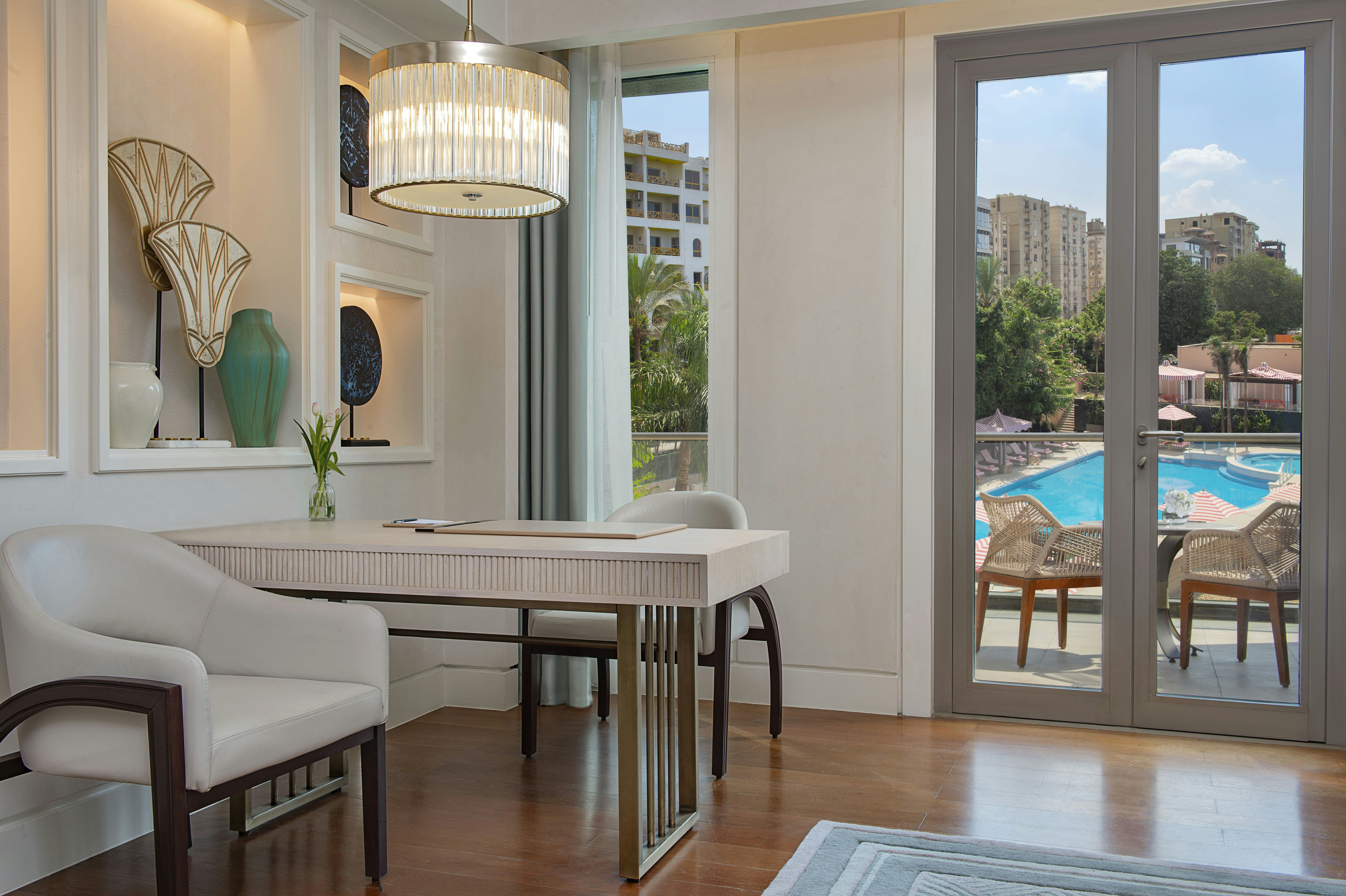 PREMIER, KING BED, POOL VIEW