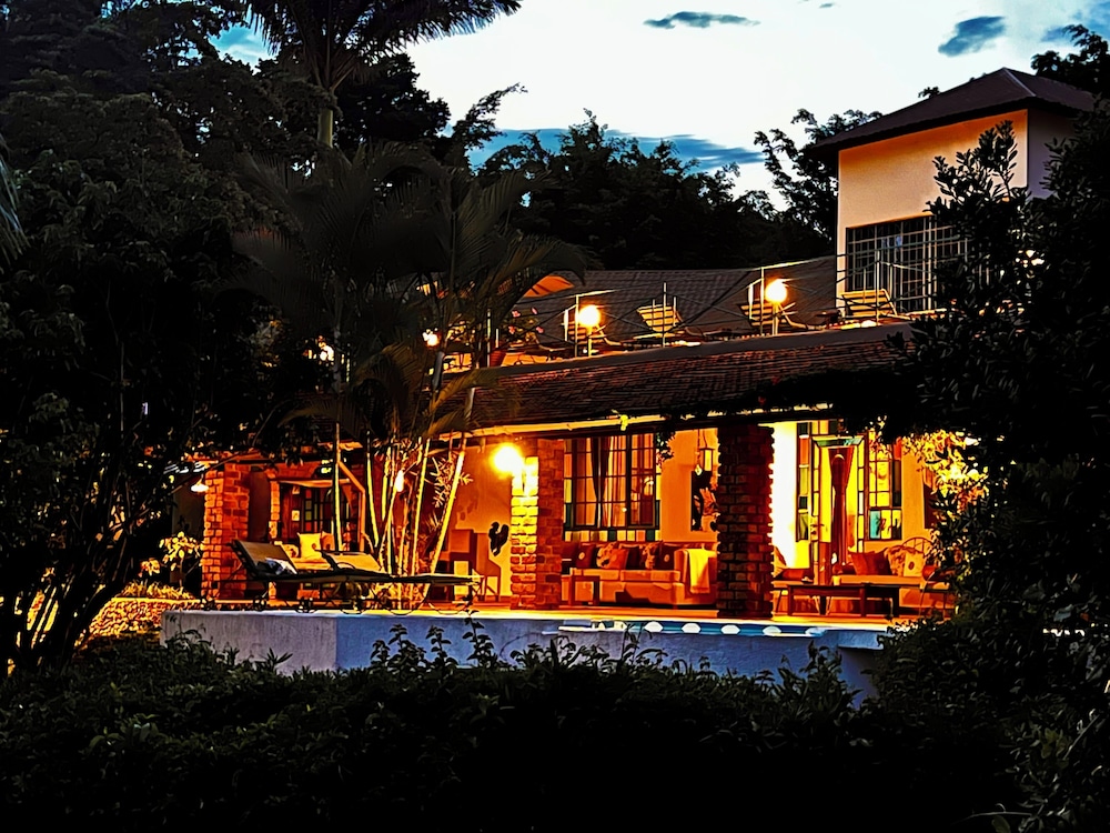 Pink Flamingo Boutique Hotel 1/48