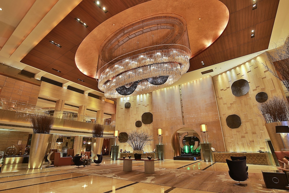 Royal Garden Hotel 8/69