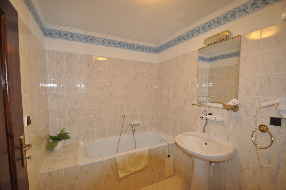 HOTEL BARBAKAN 37/38