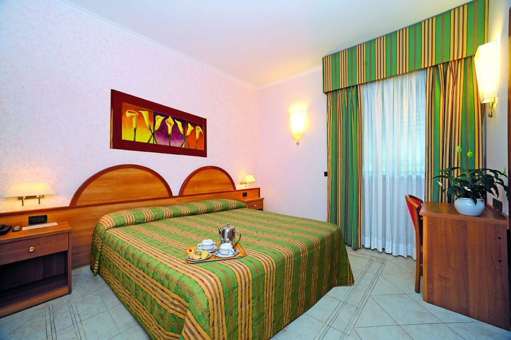 Hotel L'Aquila 6/19