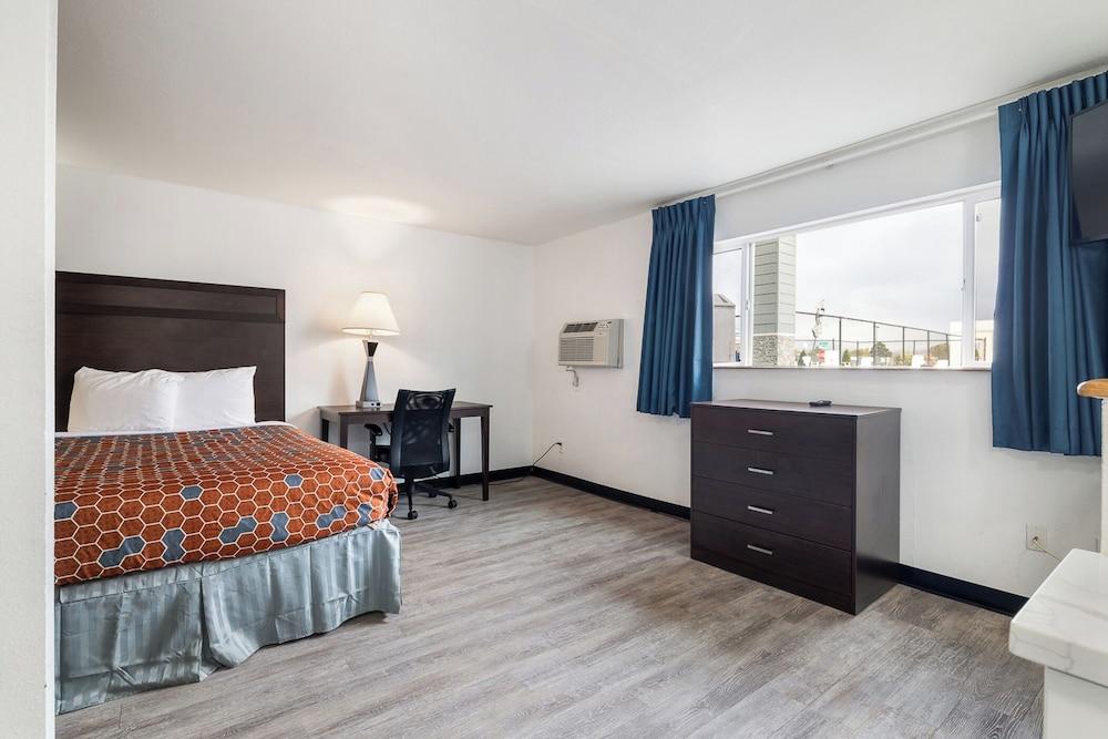 Deluxe, Suite, King Bed, Kitchen