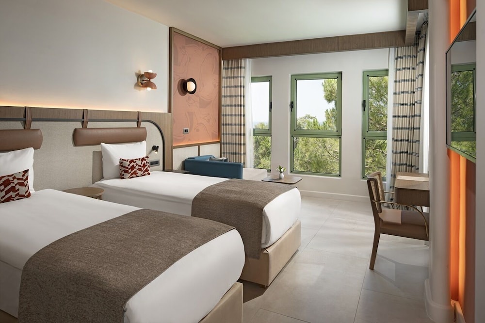 Deluxe, Family, Double Bed, Land Side, 2 Sofa، Liberty Lykia 2/3