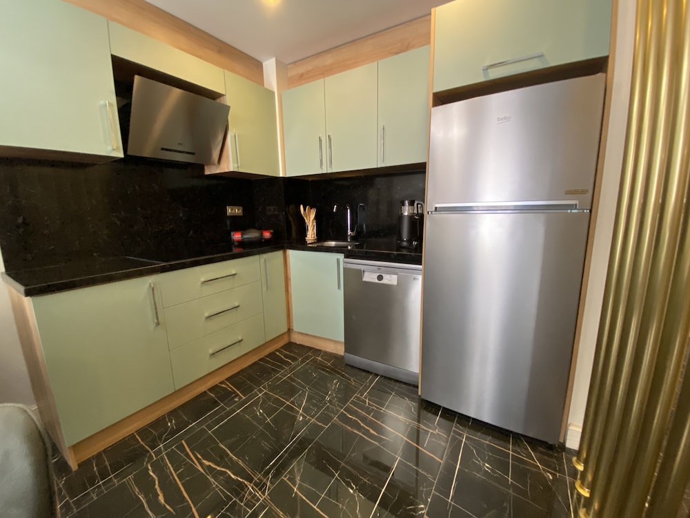 Princely Suites 12/50