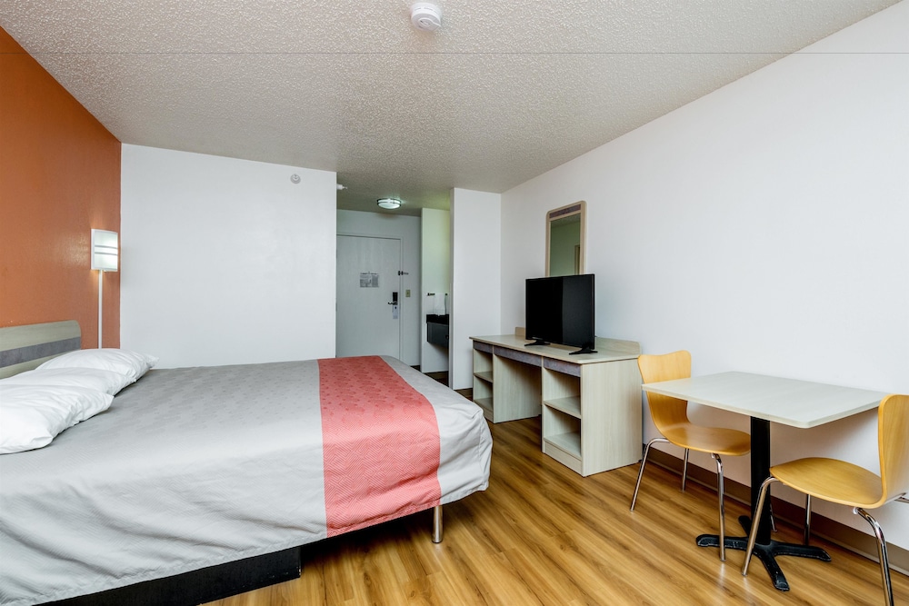 Motel6 Waterloo, IA 17/50