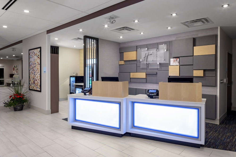 Holiday Inn Express & Suites Madison 7/59