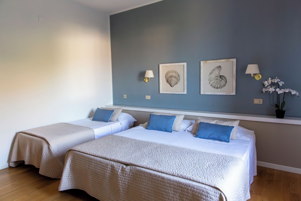 ROOM, TRIPLE