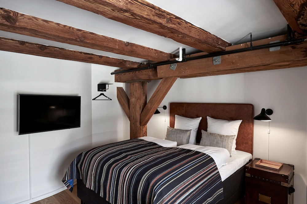EXECUTIVE, DOUBLE BED