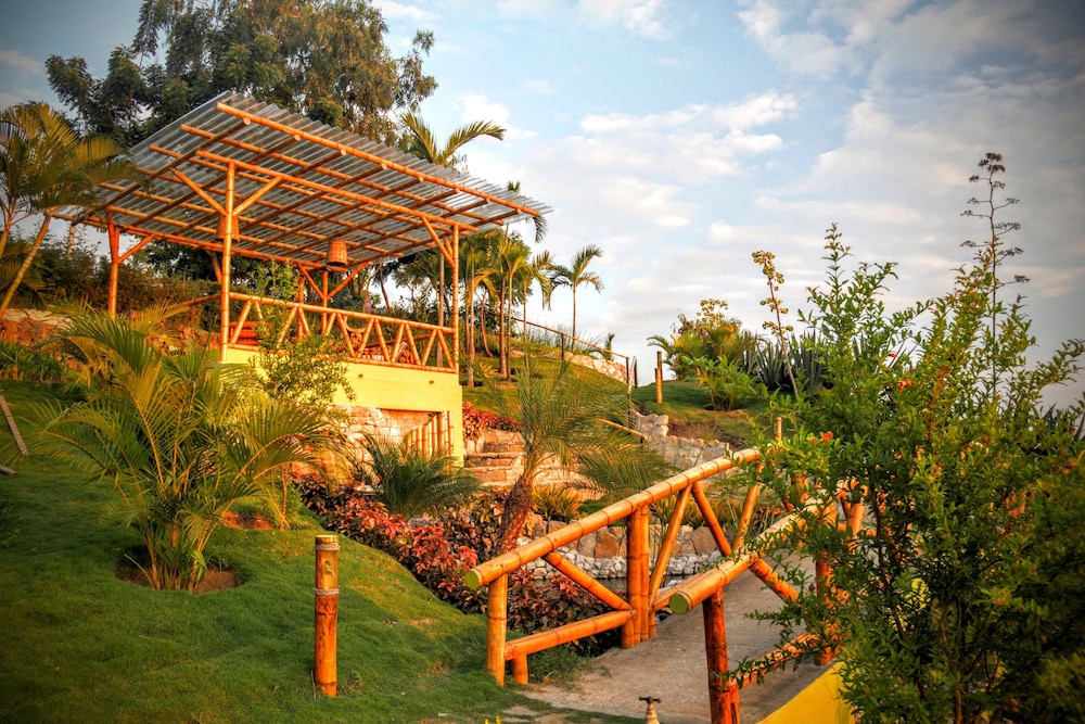 Nativa Bambu Ecolodge 72/76