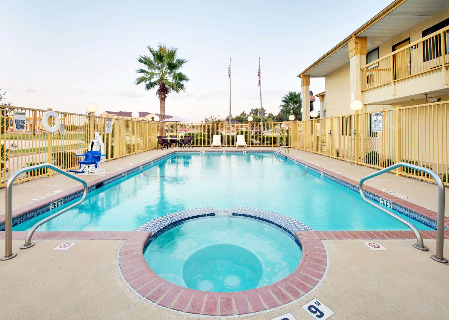 Hotel Blue Fairfield TX 8/11