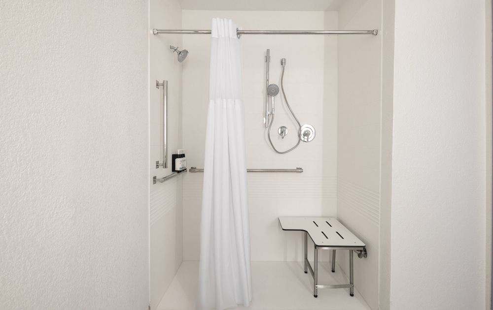 Cobblestone Hotel and Suites - Pecos 32/42