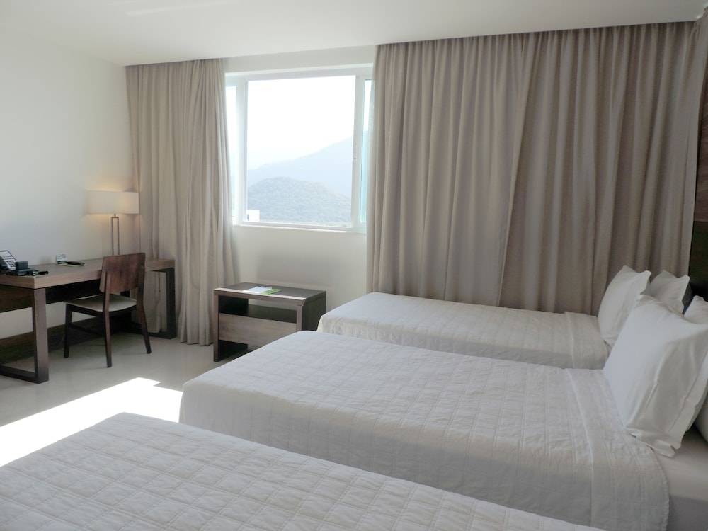 Americas Barra Hotel 12/61