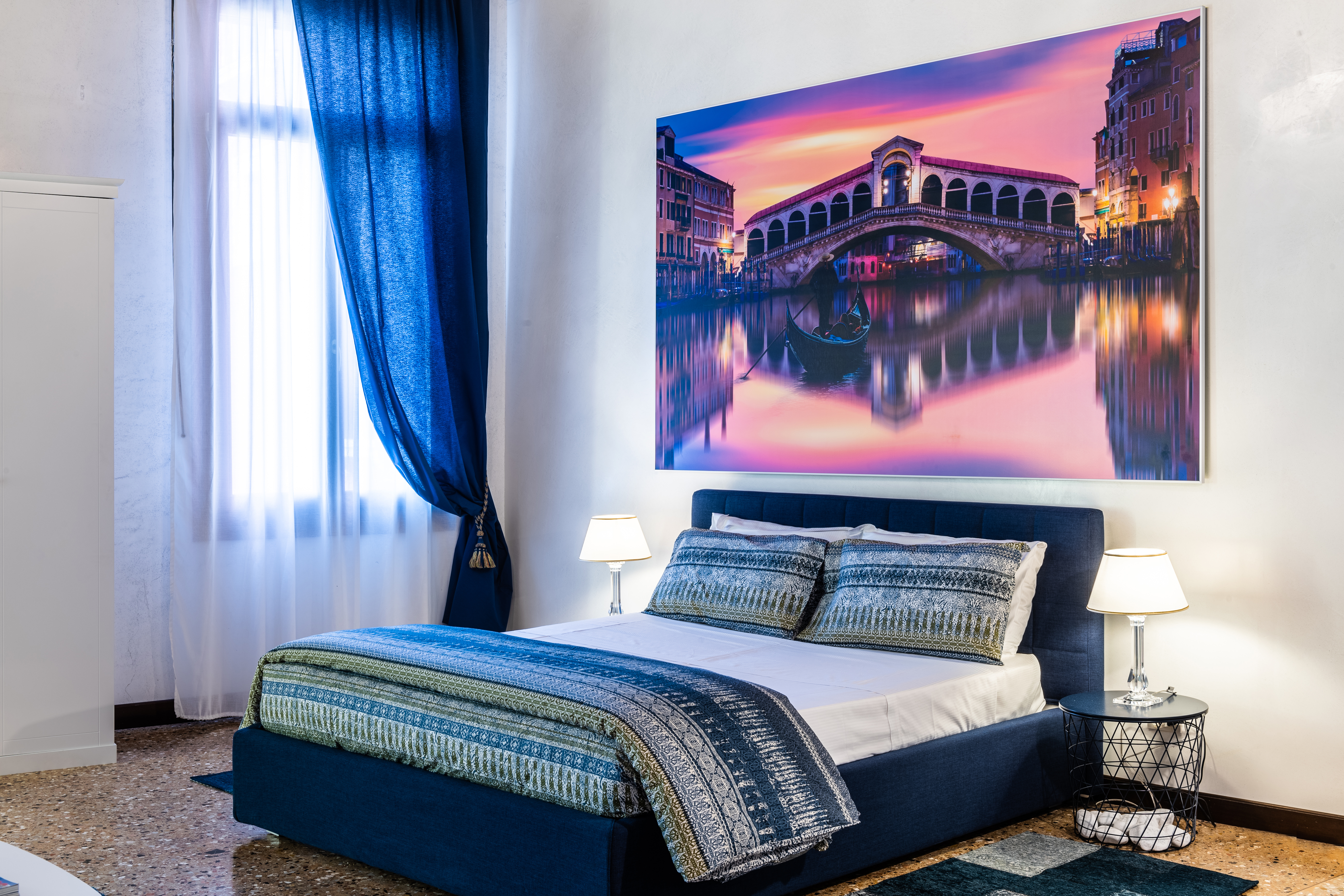 Rialto, Studio, City View