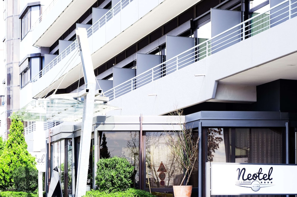 ANA Neotel, Trademark Collection by Wyndham 4/77