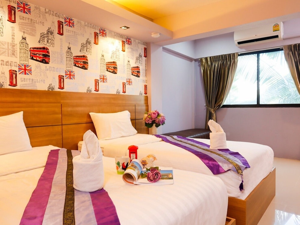 DELUXE, TWIN BEDS