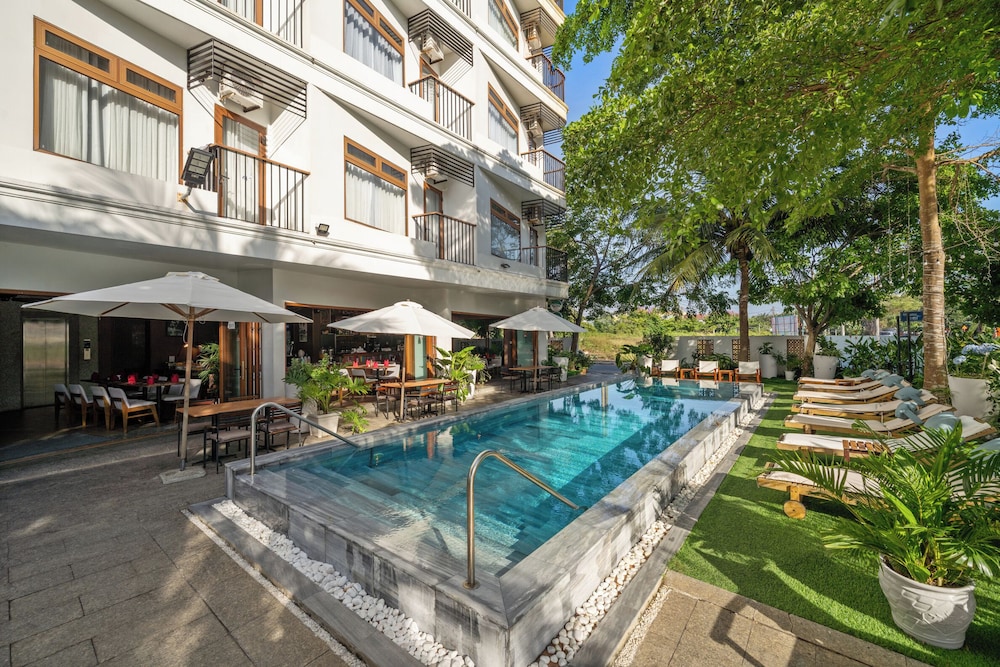 The Blossom Hoi An Ocean Front Hotel & Spa 4/50