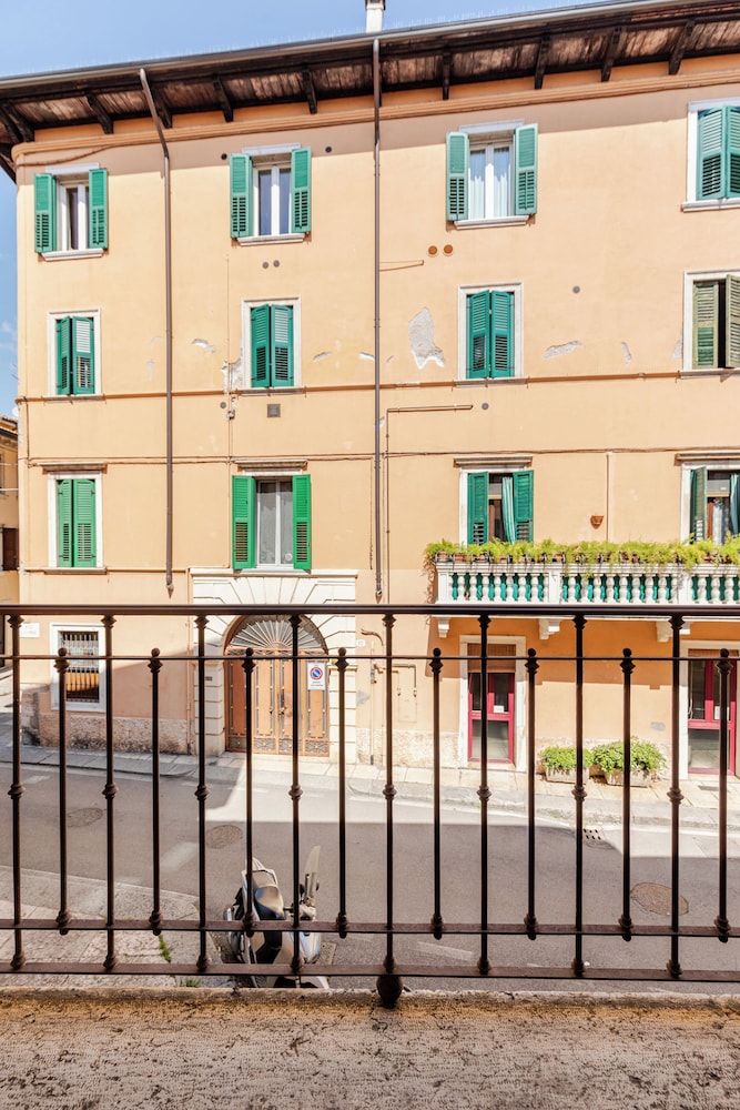 Truly Verona 1/69